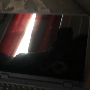 Apple laptop